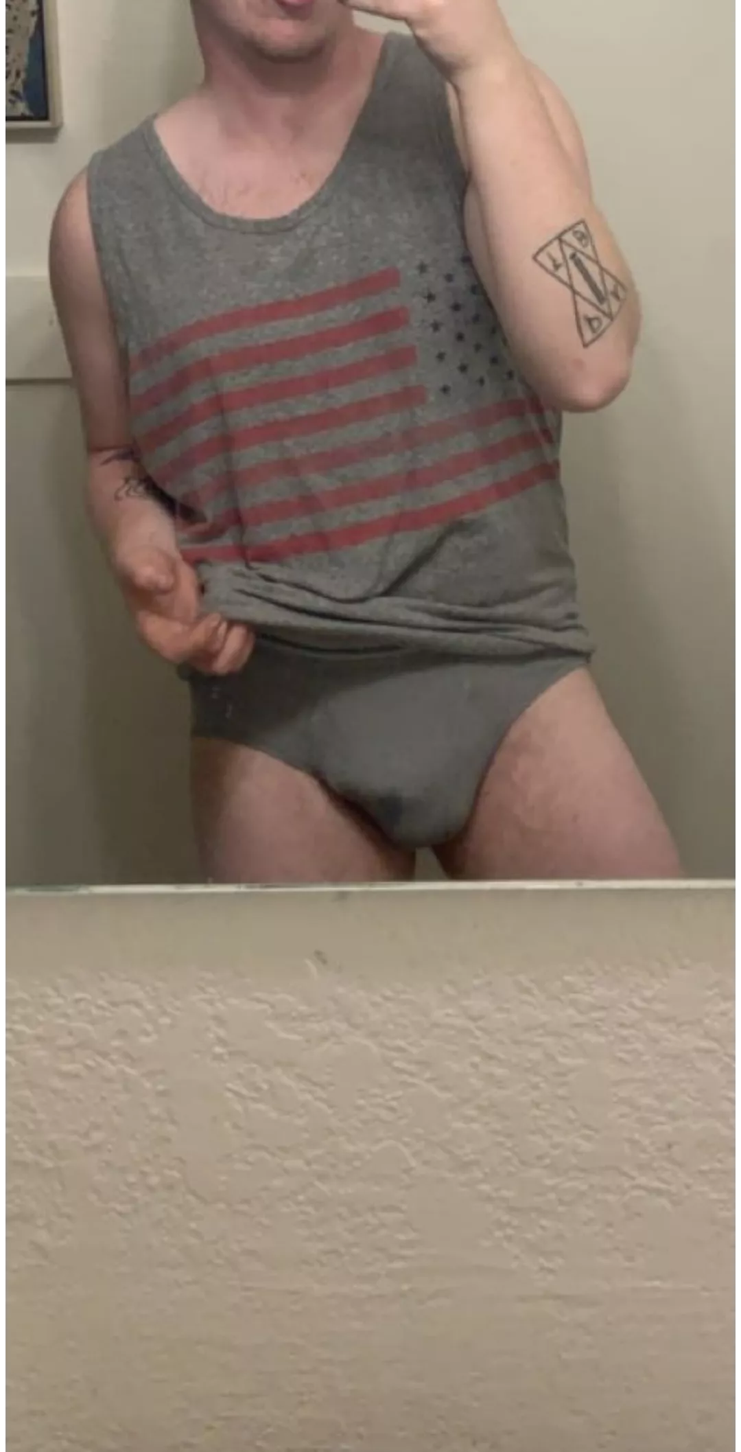 25 M. Who wants to sniff em