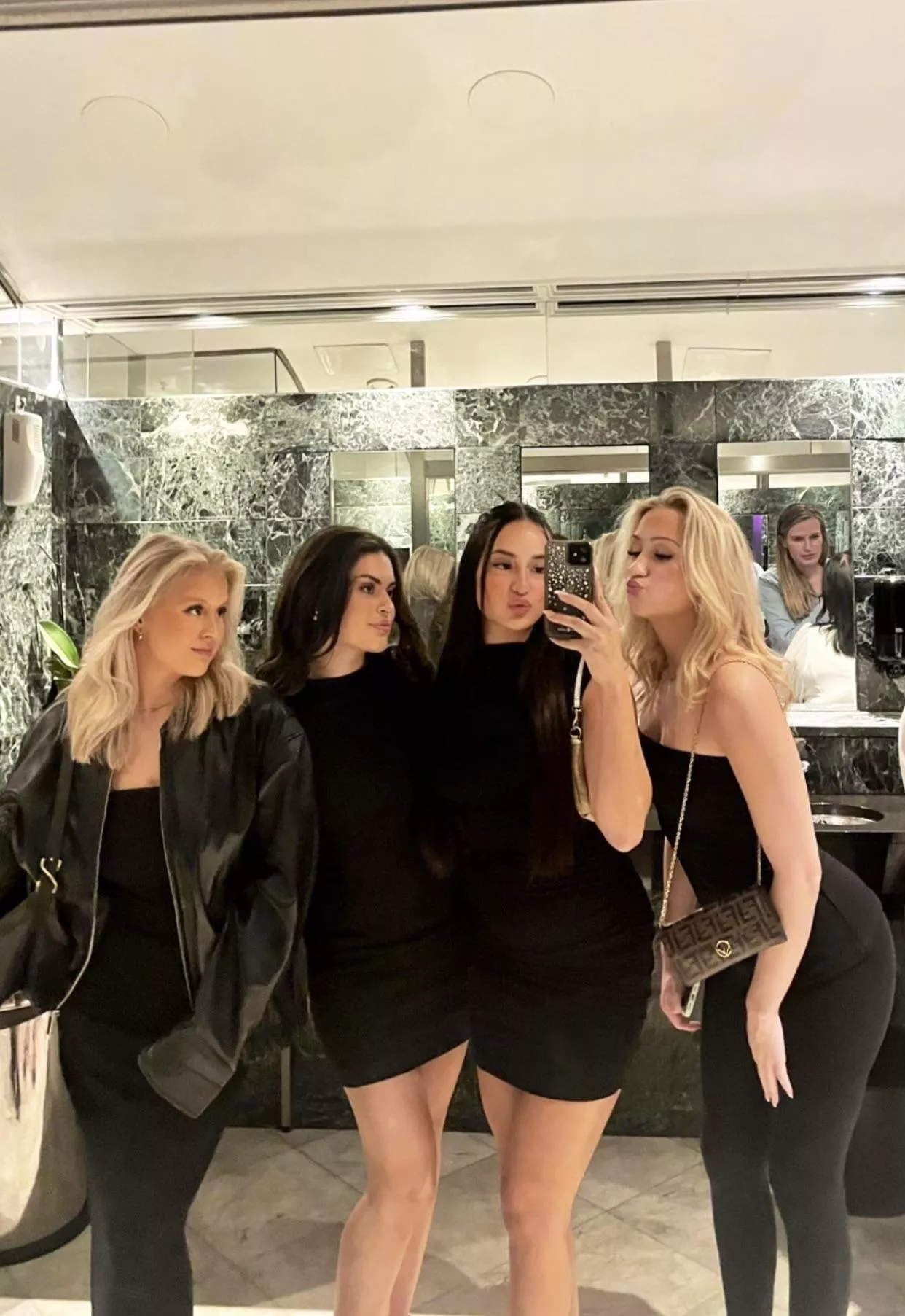 4 hot friends [4]