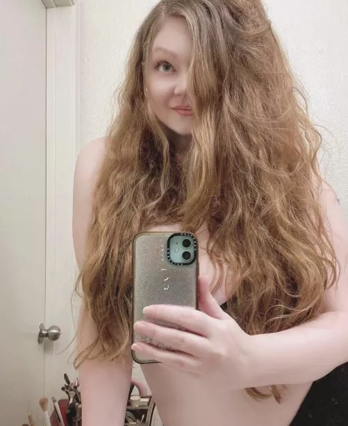 Come say hello if you like long big hair lol :) @unknownrobotinjorts