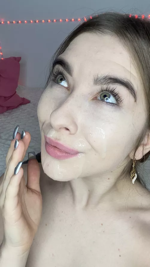 Cum on my face makes me smile