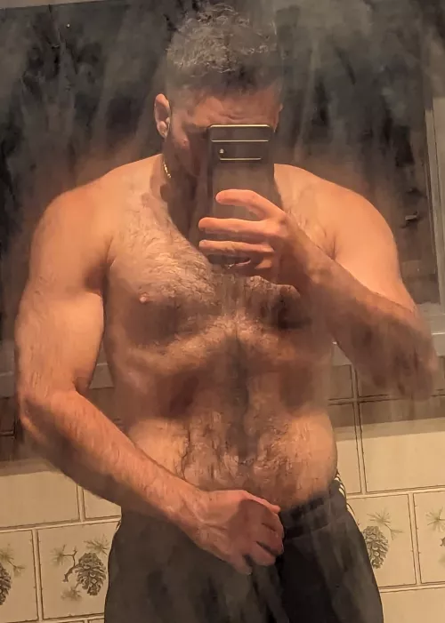 Cut co(m)ing along nicely, + a steamy mirror 👀