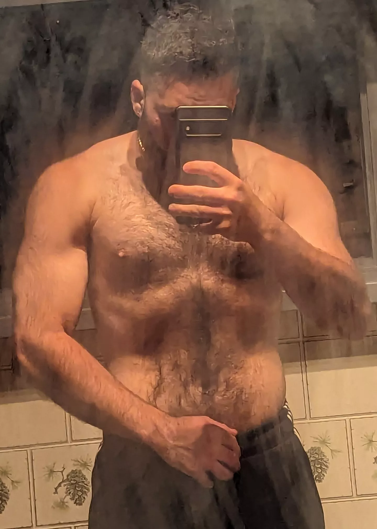 Cut co(m)ing along nicely, + a steamy mirror 👀