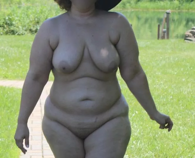 F 42 5’2 195lbs loved being nude outside in the summer, even if I’m bigger than I once was F 42 5’2 195lbs loved being nude outside in the summer, even if I’m bigger than I once was