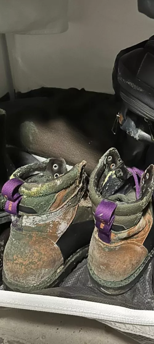 Help identifying Snow boots for a gift