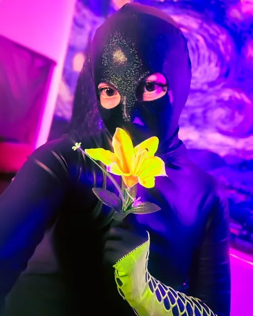 Hi! Here's a flower for you