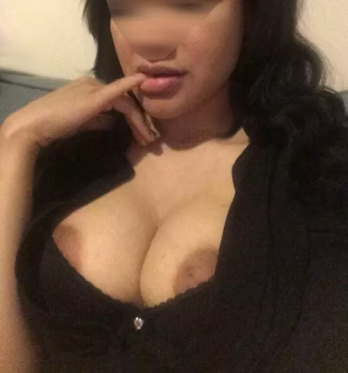 I love this outfit, but I feel like it’s missing something… 😏