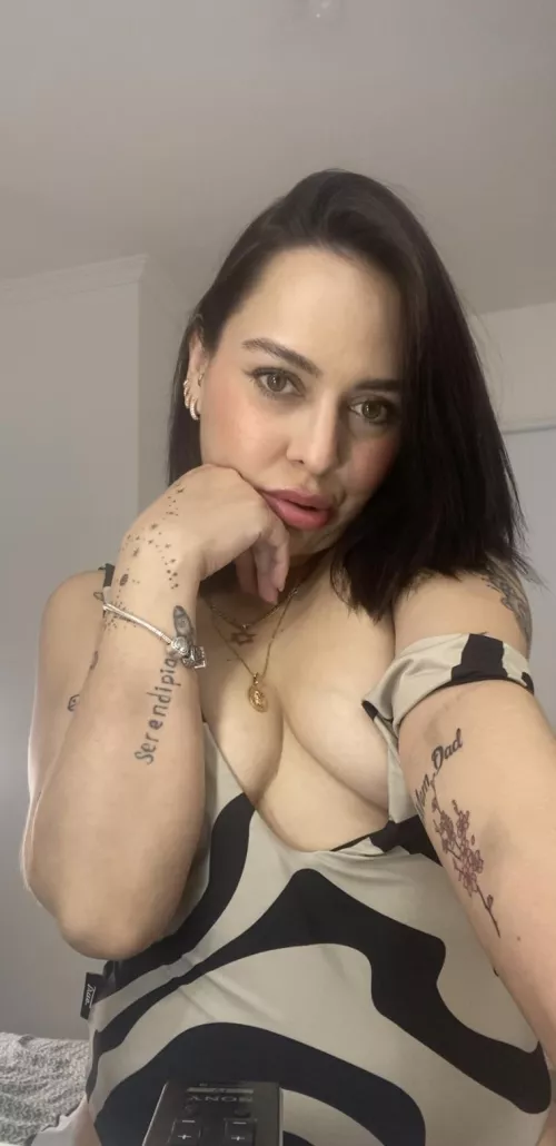 I'm a horny mom who hasn't managed to still her hunger for naughty cubs