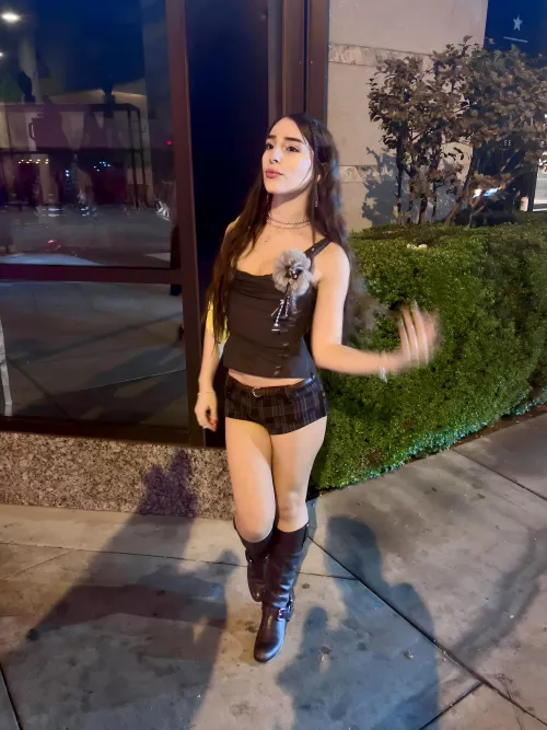 Say hi if you'd date a trans woman 💜