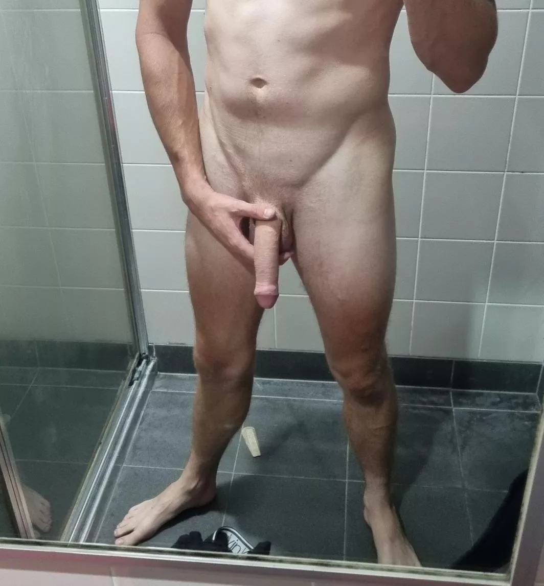 Straight outta the gym shower 🔥🦵🏻[32]