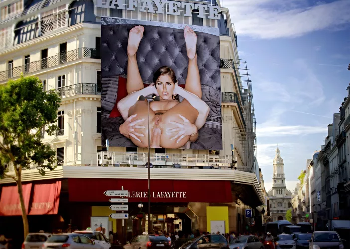 Sunday walk: Hail to the (anal) Queen by adding posters of her everywhere