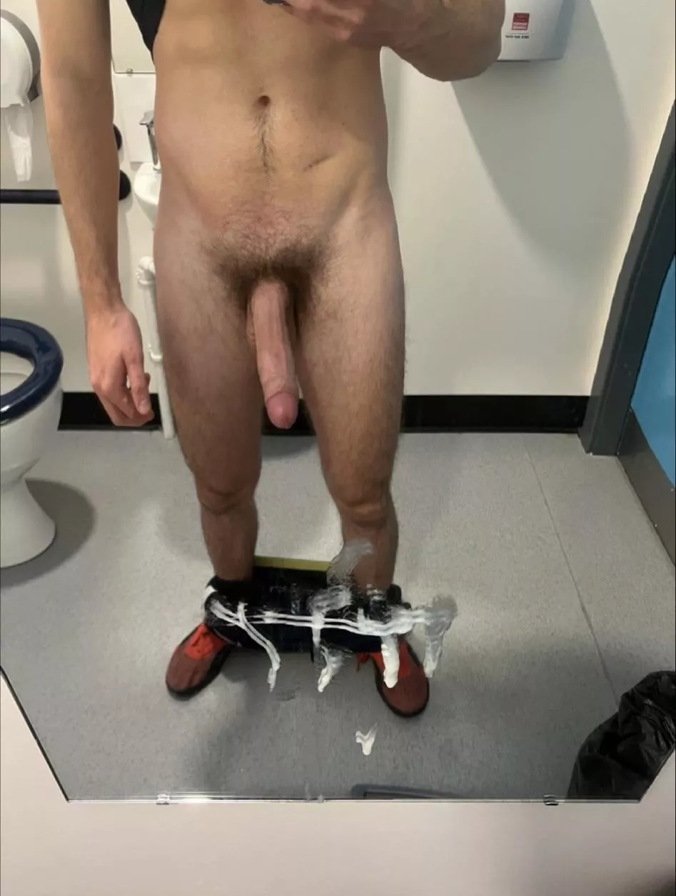 The new secretary has me so horny lads, couldn’t help myself