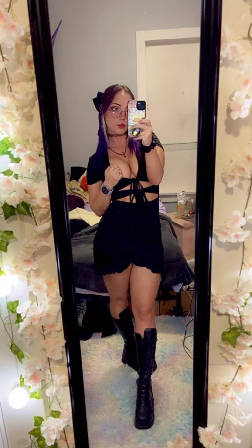 would you come with me to the antique mall and sneak into the bathroom? c;