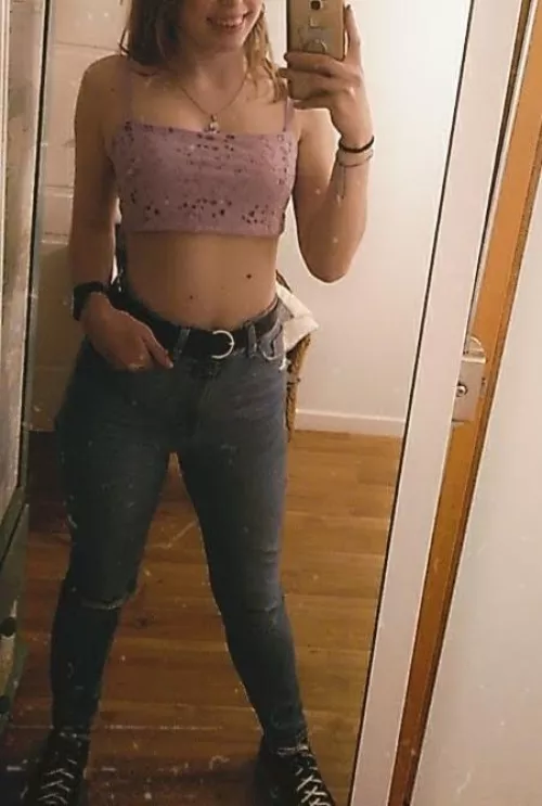 Wouldn't you like to spend a hot night? Me yes! 🥴