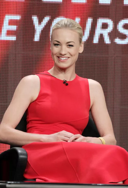 Yvonne Strahovski, 2012