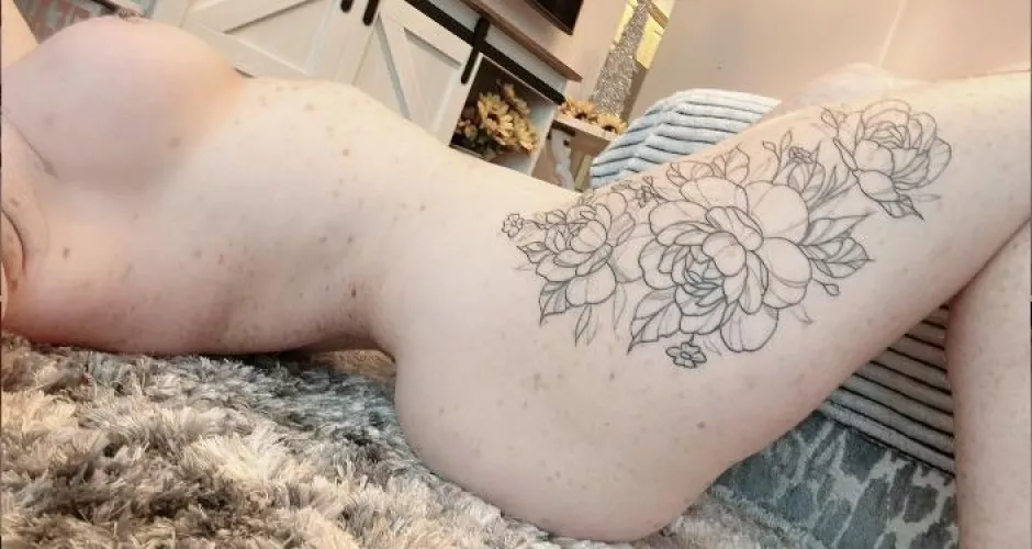 Absolutely desperate for one of you lovely ladies to explore every single inch of me tonight~