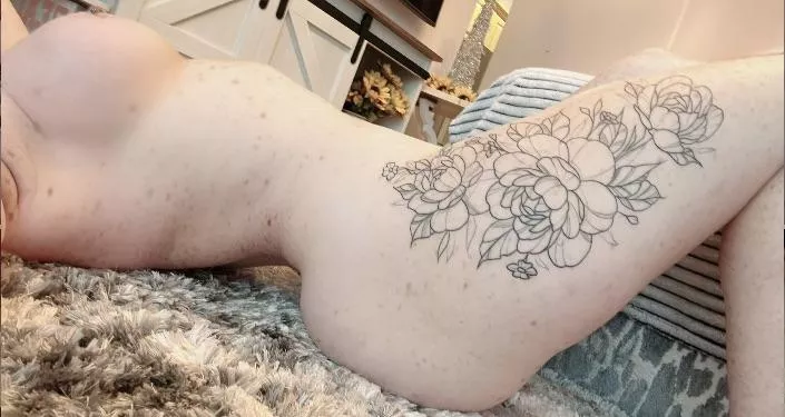 Absolutely desperate for one of you lovely ladies to explore every single inch of me tonight~