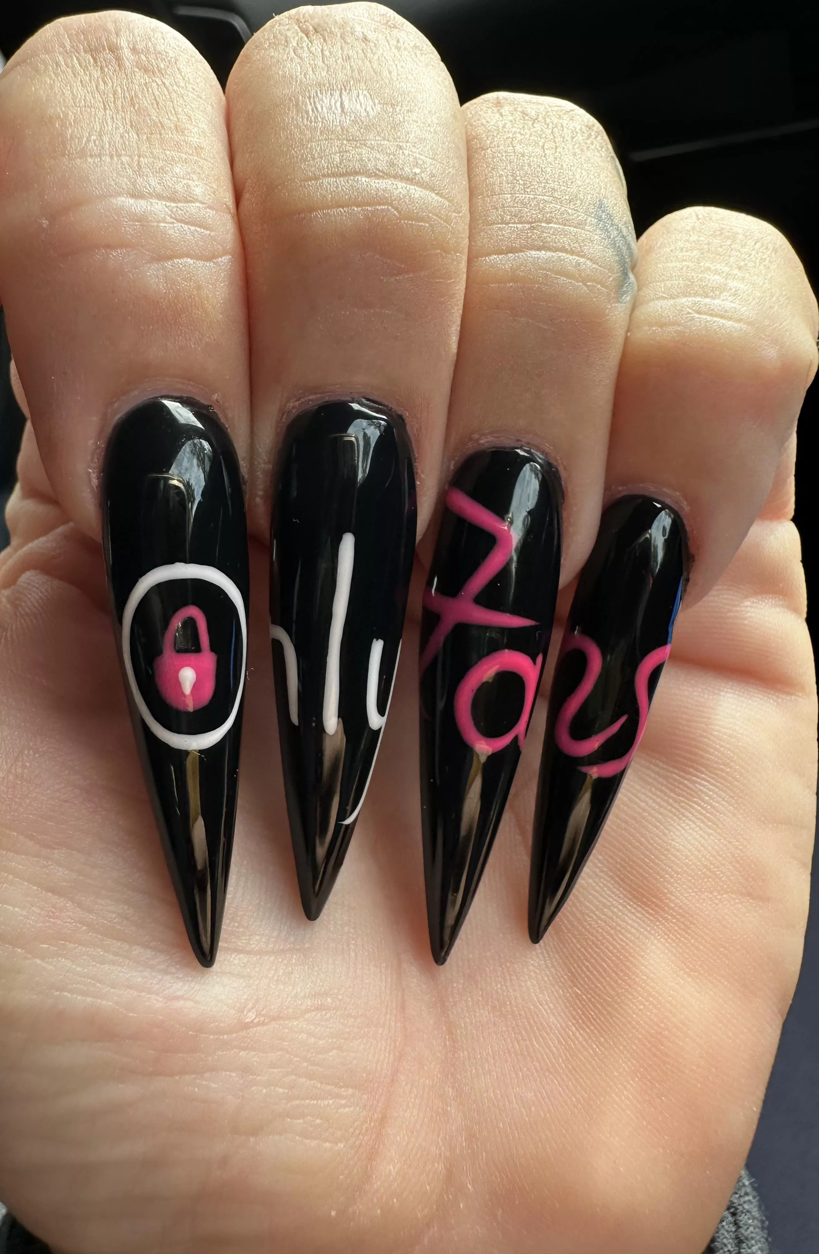 Black, pink and white❤️