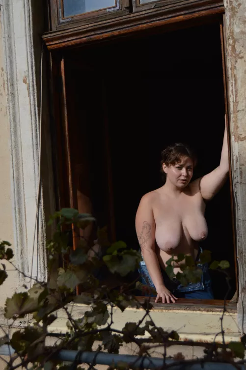 I love it when people see my 2 huge melons