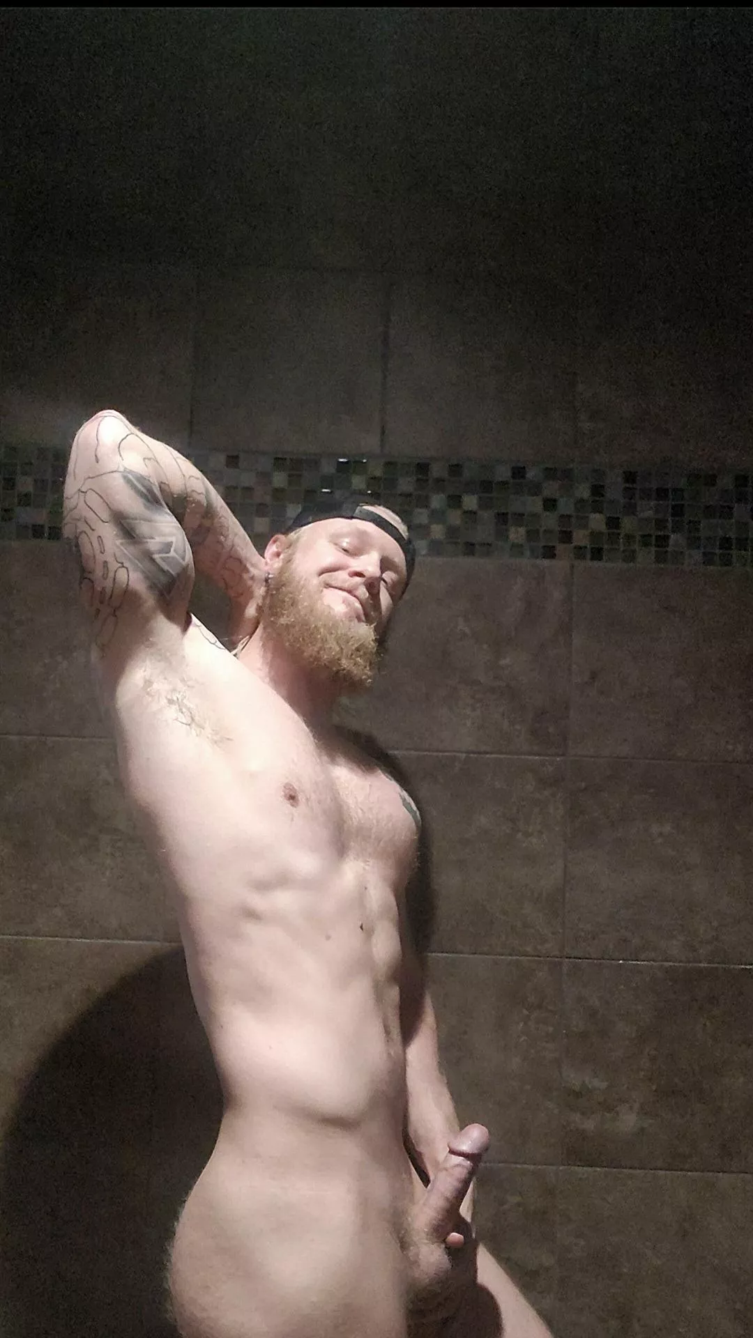 [M] My beards been dry as of late, could definitely use a good face sitting. Any volunteers?