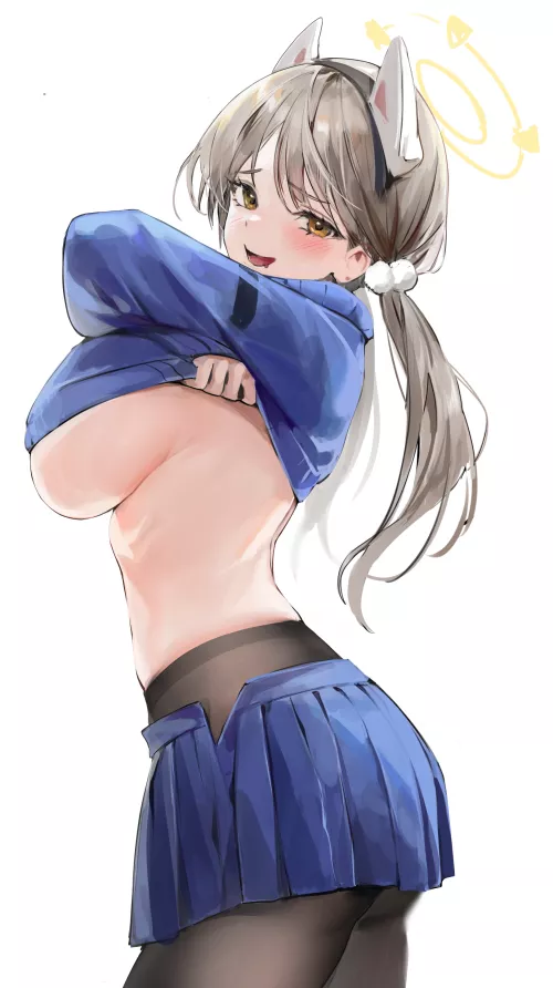 Moe undressing