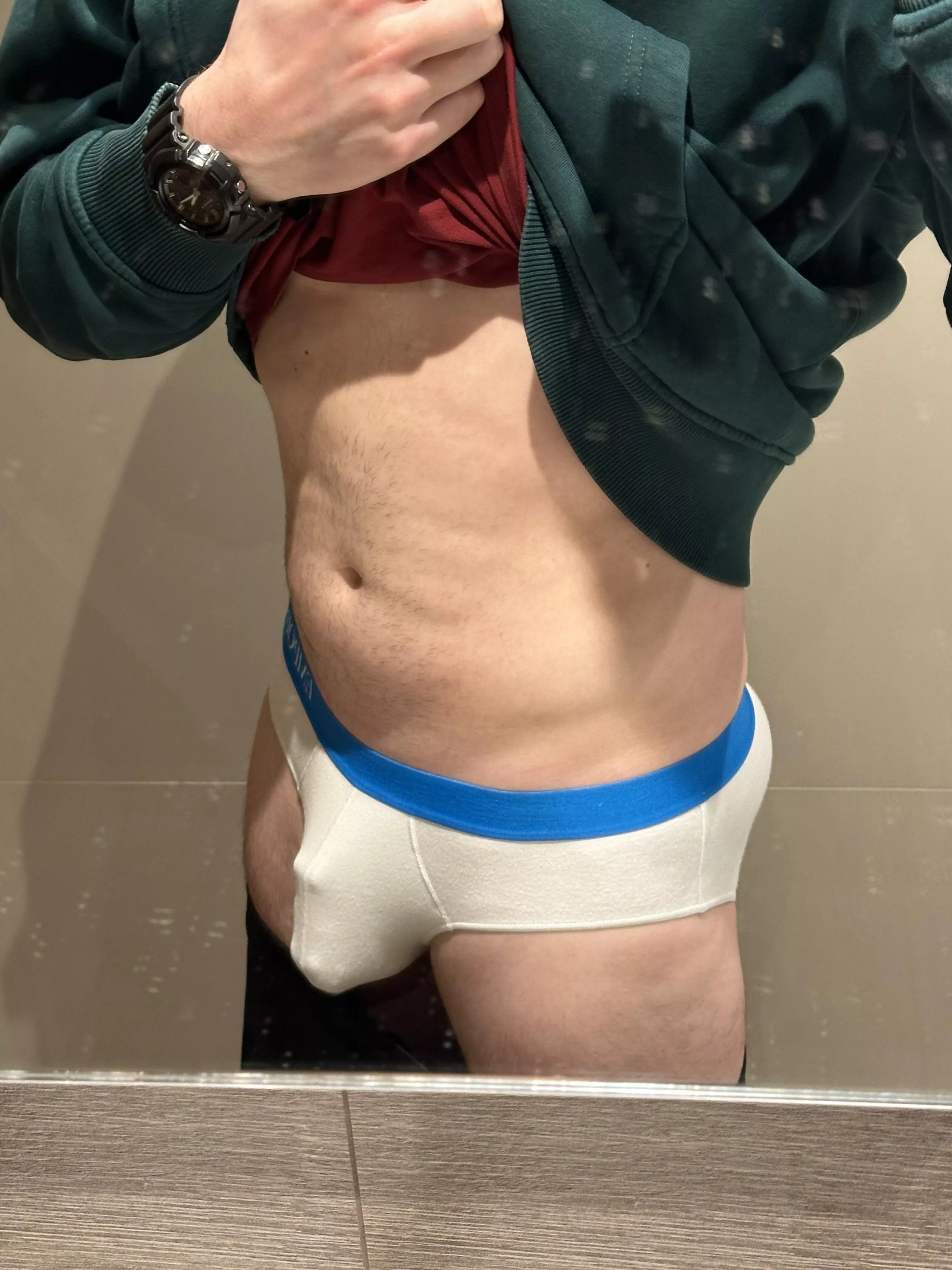 Should my cage be noticeable through my underwear ? 😏