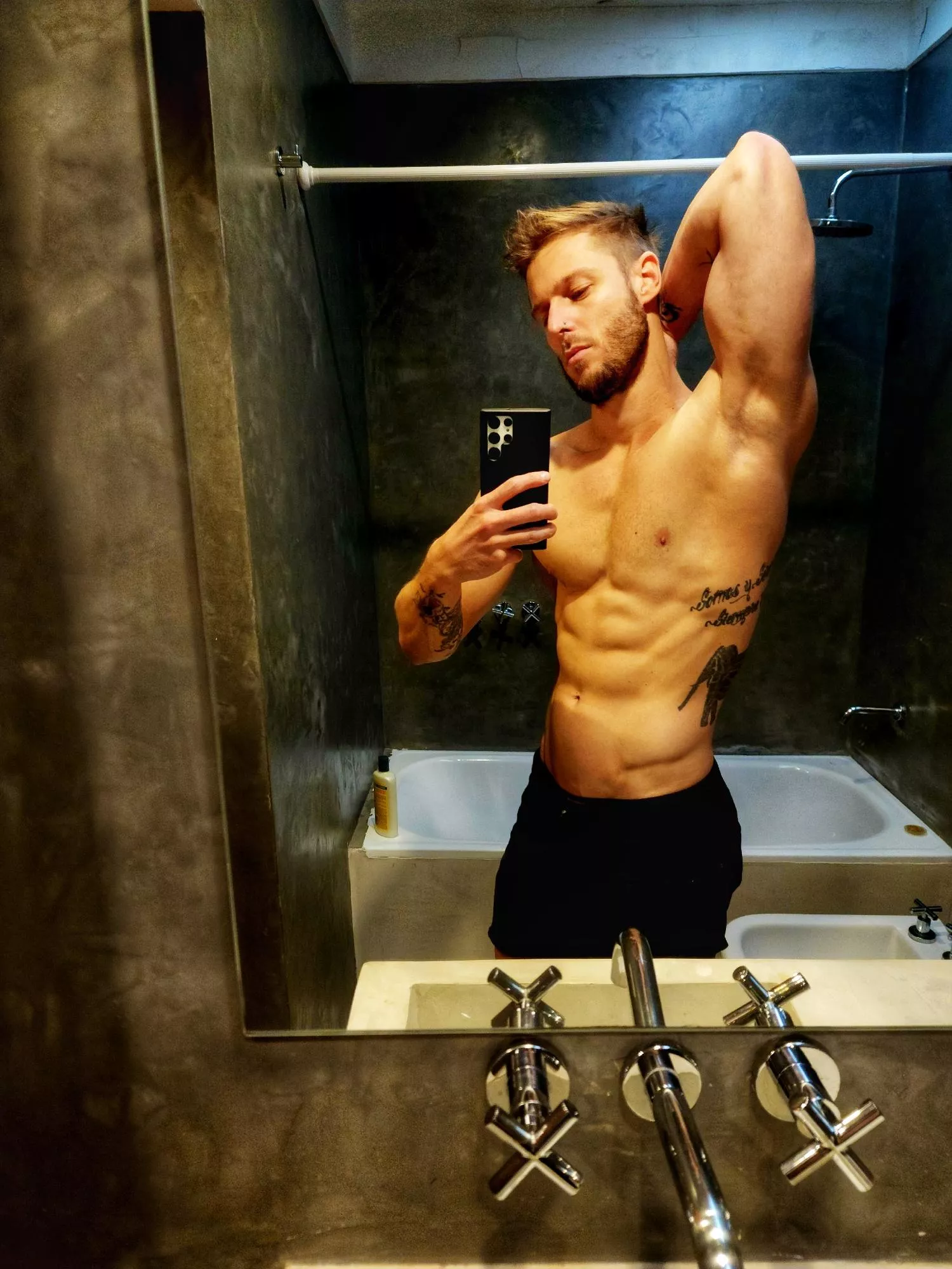 Some armpit love for your Monday