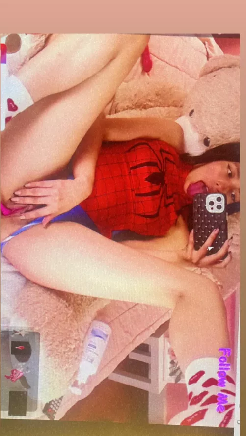 [sweettcandy1] you want my little juice pussy?