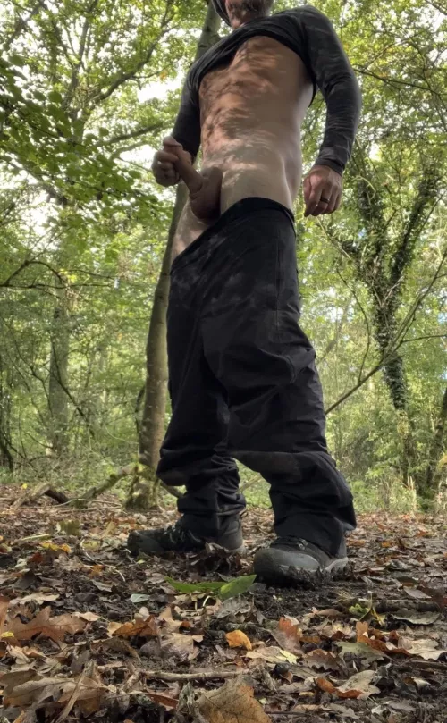 There’s nothing quite like getting yourself off in nature.