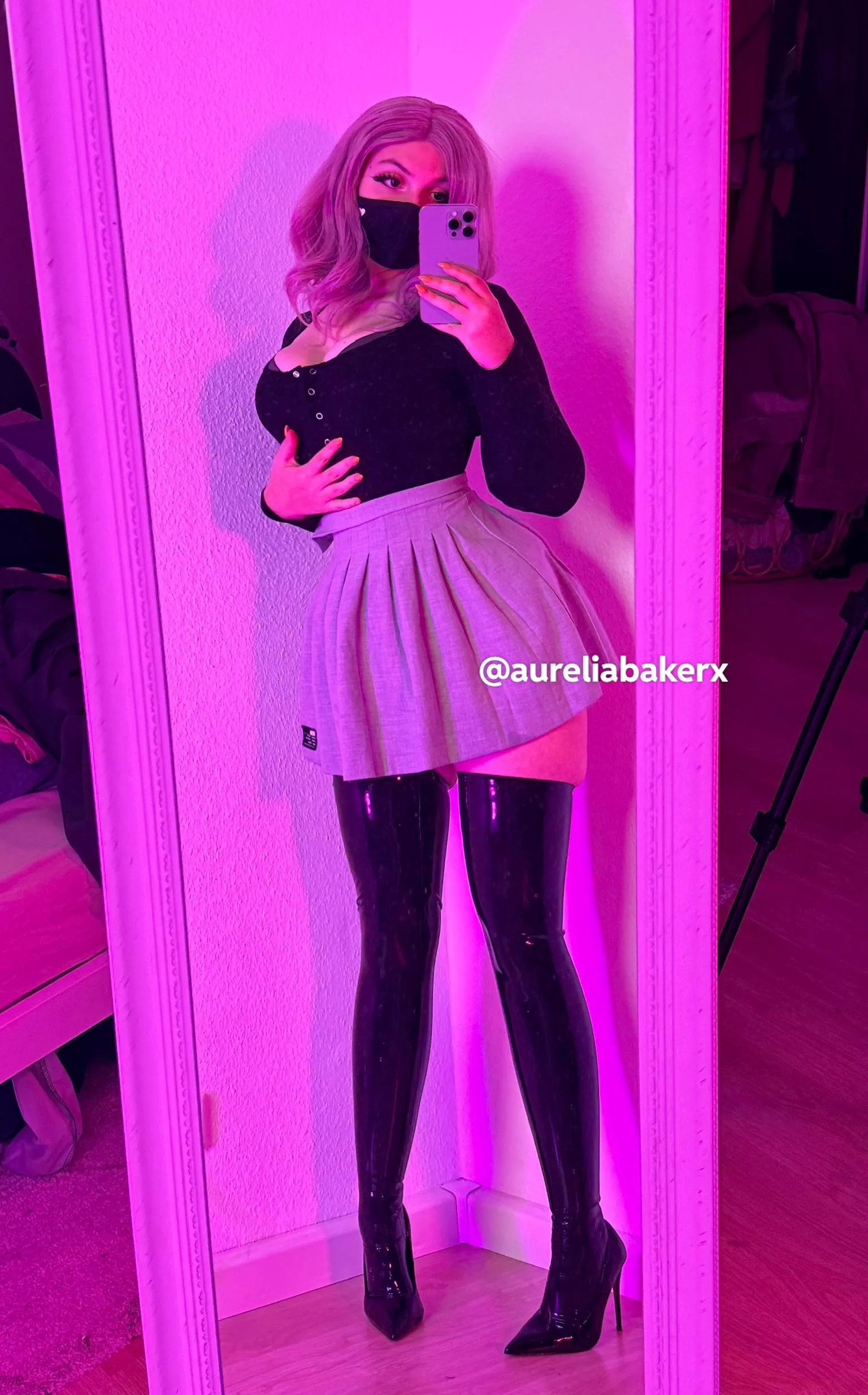 They are sooooo tight 😳 [self]