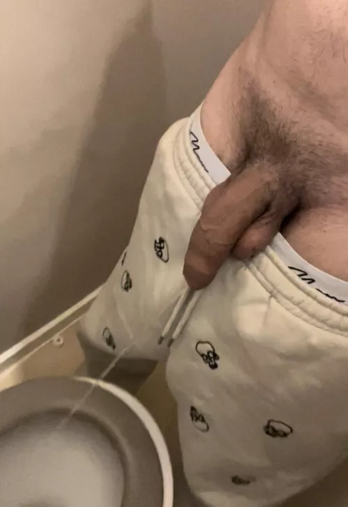 Watch my big pissing cock👅💦Dms open😈