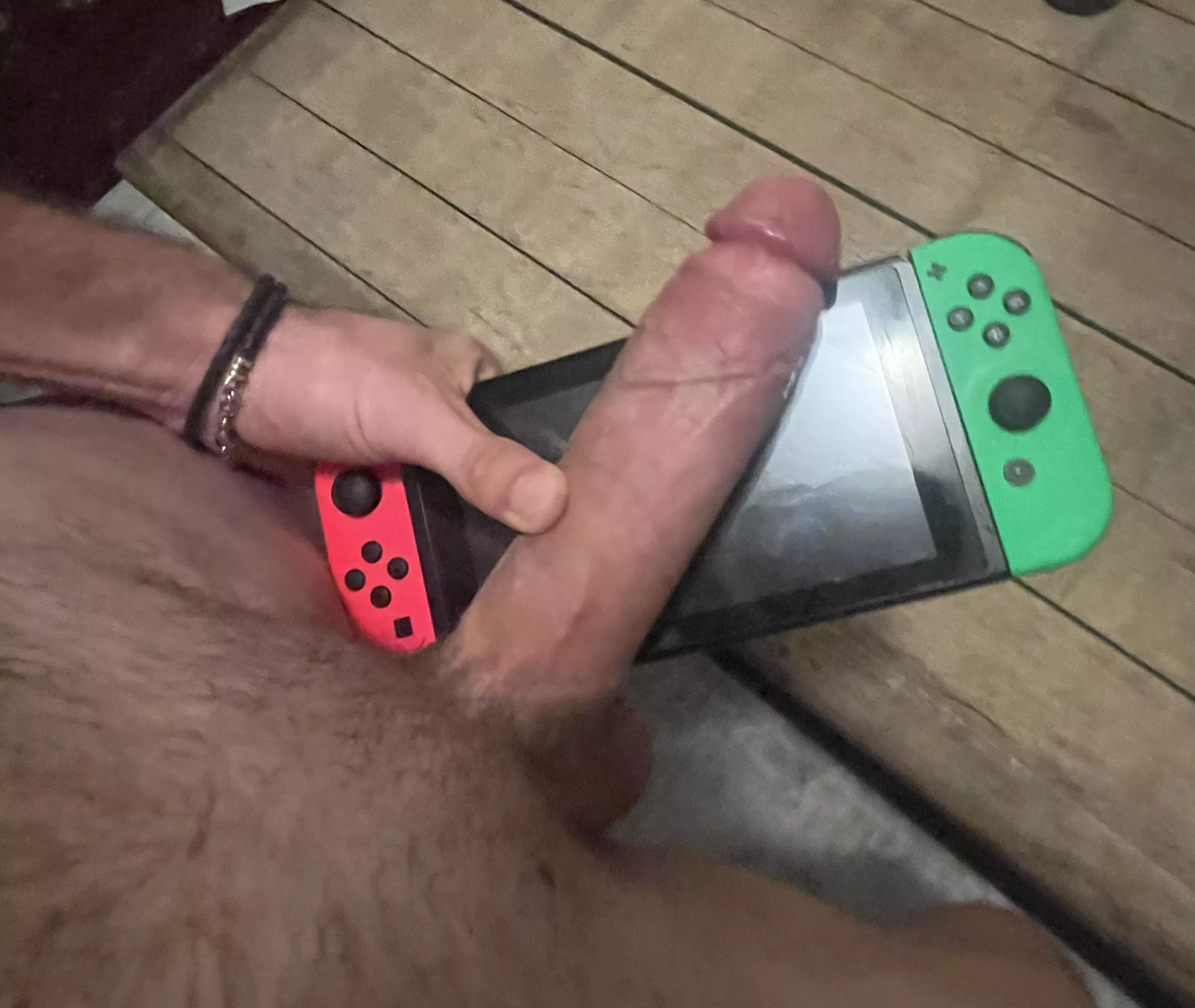 Who wants to play Switch games naked with me? 😈