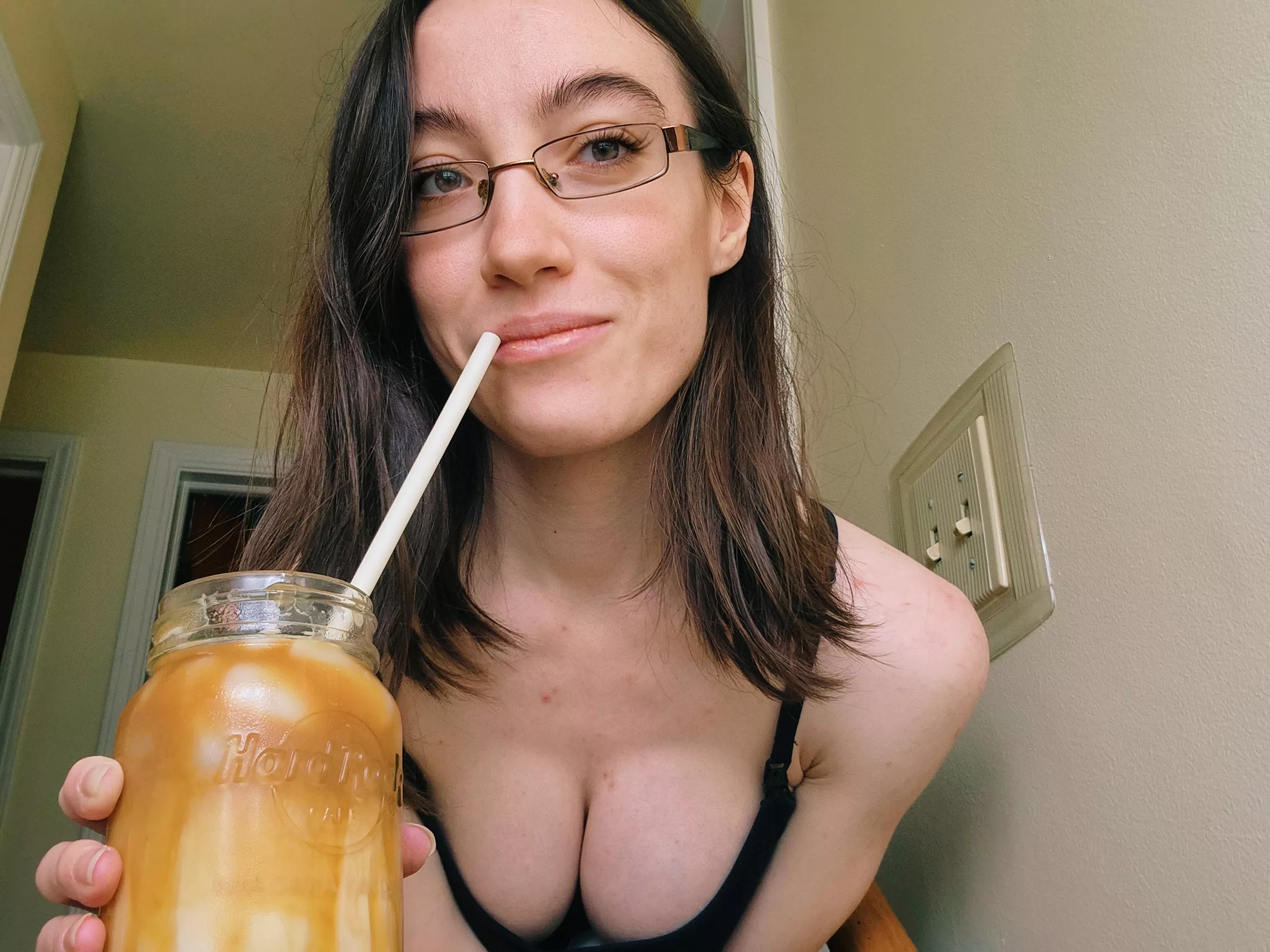 Your favorite caffeine addicted MILF ☕️😍