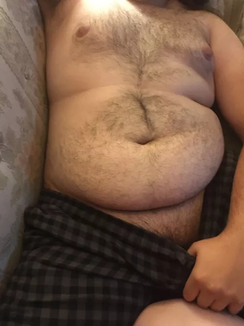 Anyone need a cuddle buddy? I've been told I give good hugs 🖤