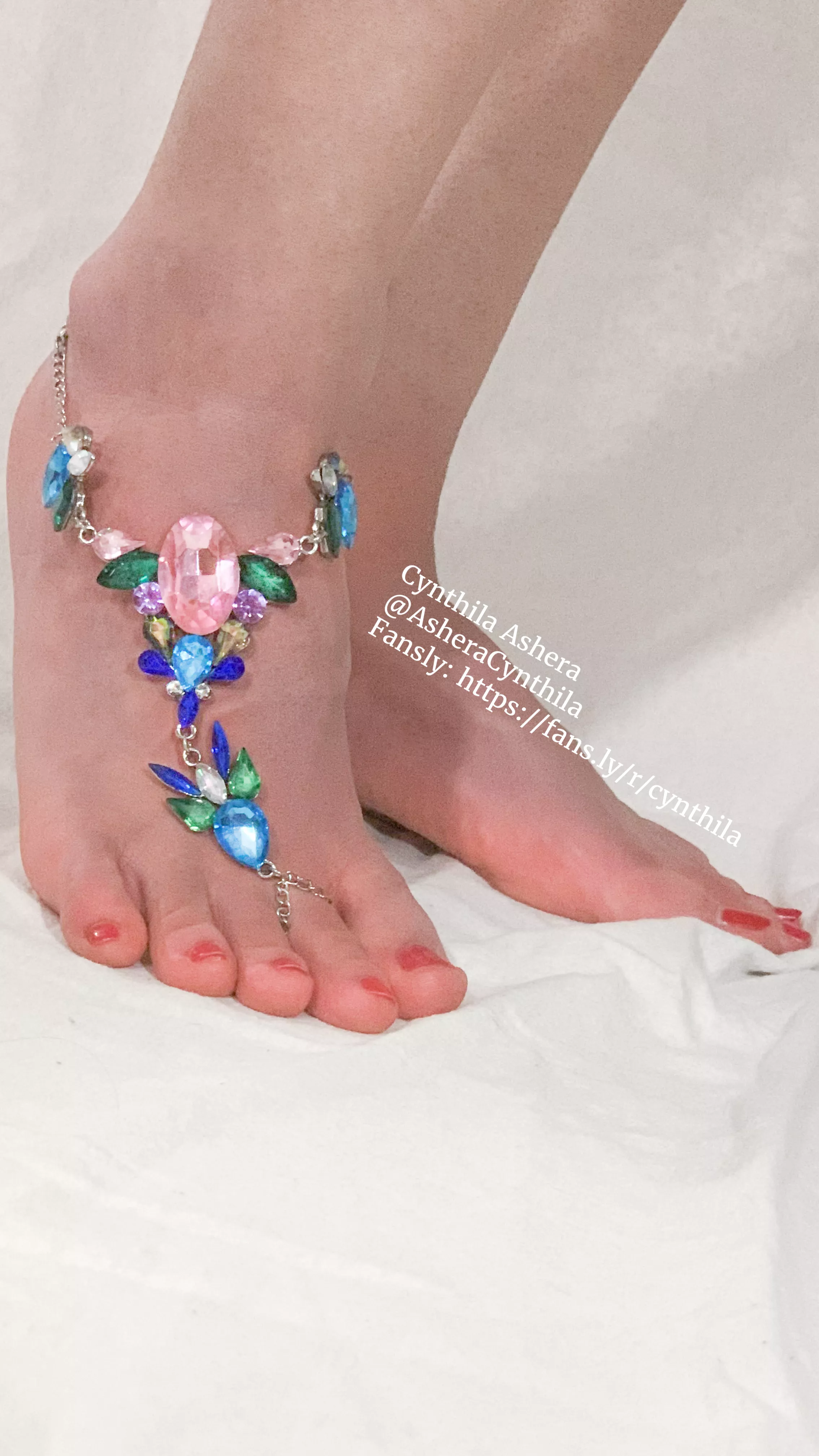 Do I look good with this jewel anklet?