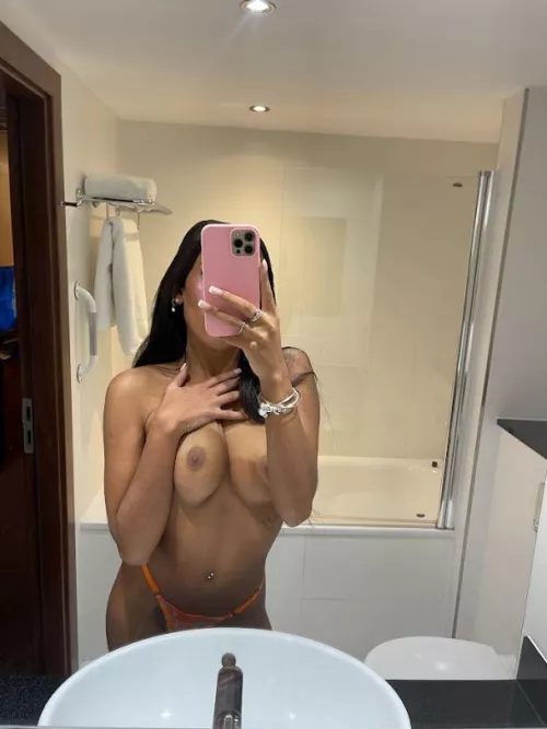 F19 and a Full -Time College Student, no bf 🙂 yay or nah?