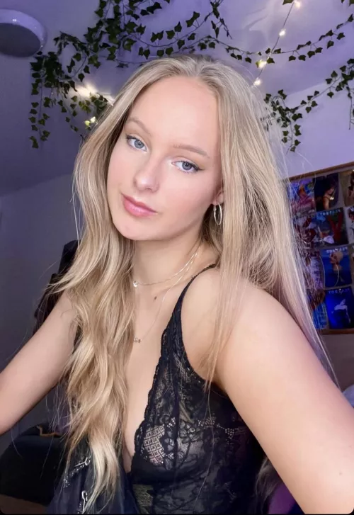 IUTR Find the surprise in the lace top…