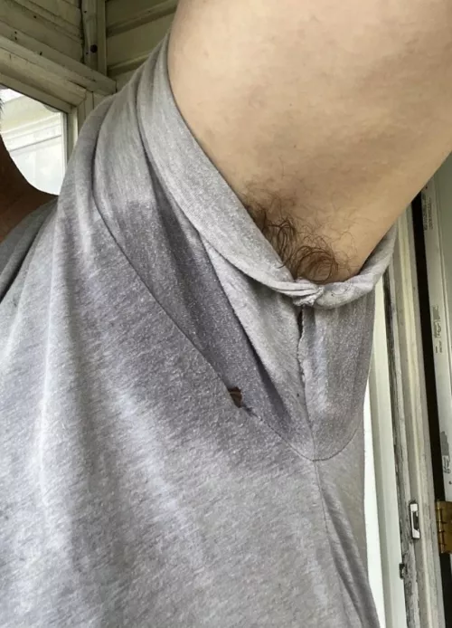 Love having pit hair peaking out