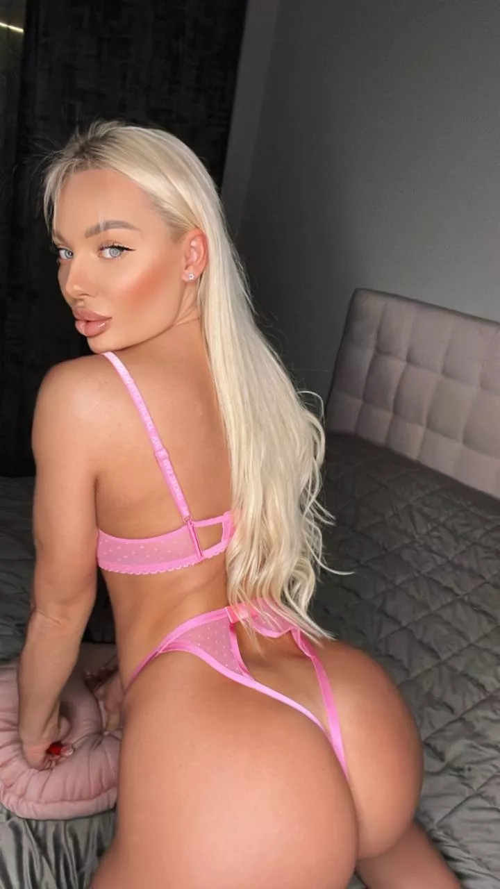 My ass is ready for a night out with your dick 😈 Link is below, free page!