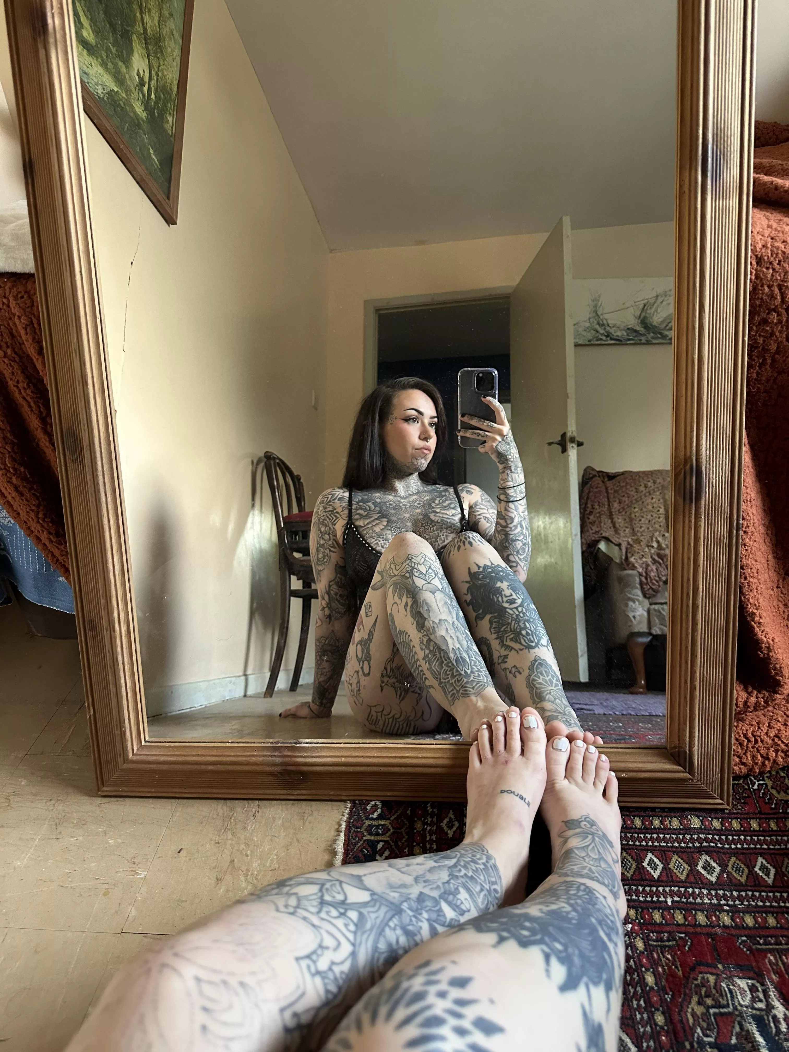 My nails are chipped, I need to redo them