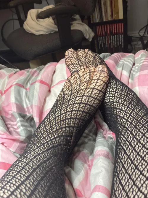 new to posting feet pics! how do they look 😋😋