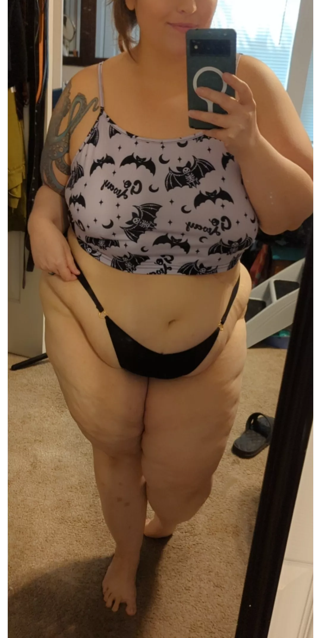 She's cute and goth and begging to be touched 🥲