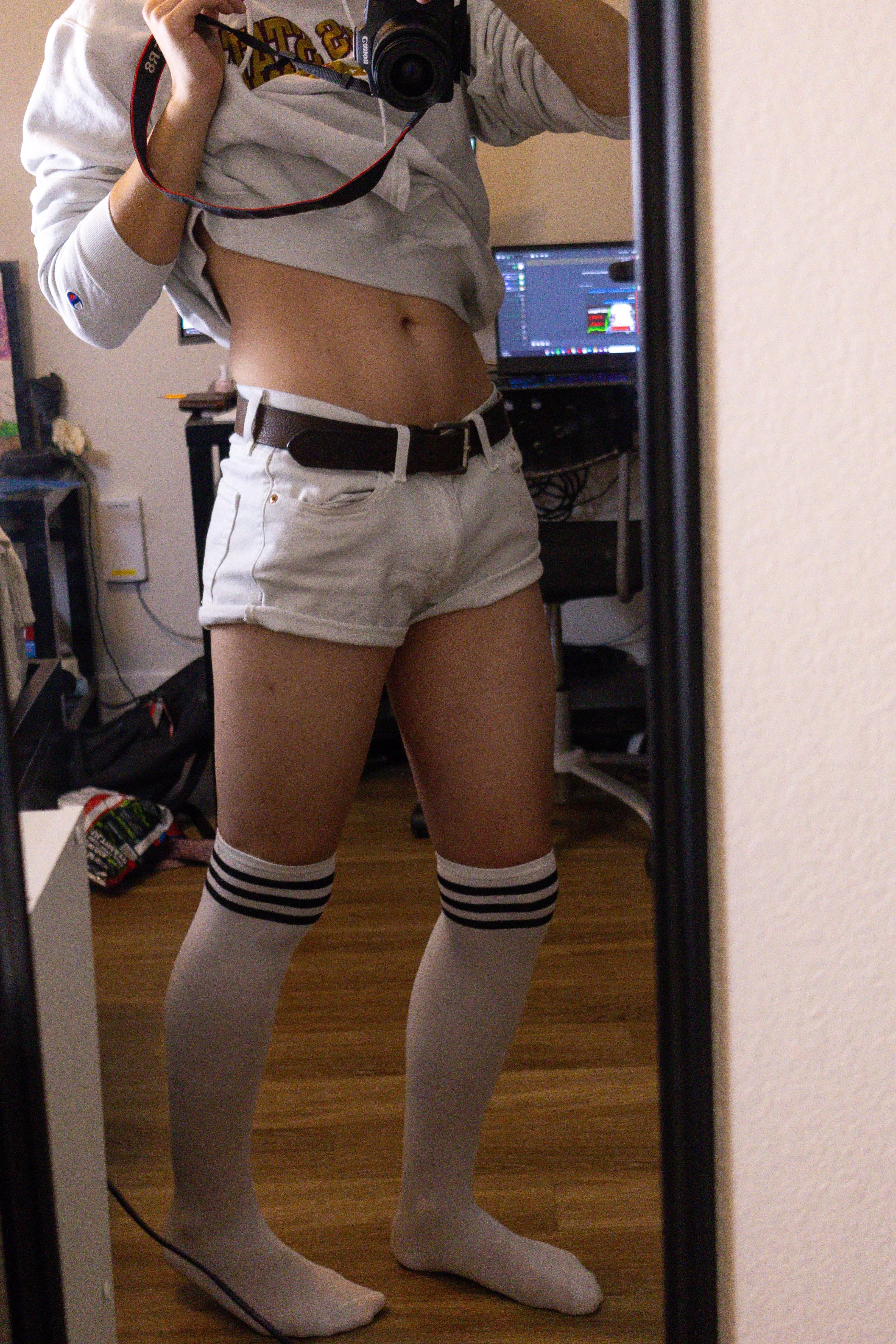 Trying to get that femboy bod :3