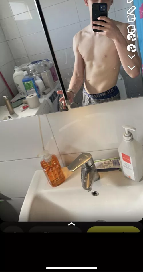18 m looking for horny guys to chat w love bbc n, sis w bbc+