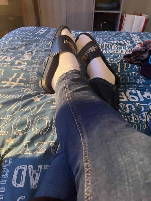 25 uk dirty kinky teacher just home looking a phone wank or filthy chat love footballers and love legs and socks too snap is corey_0102