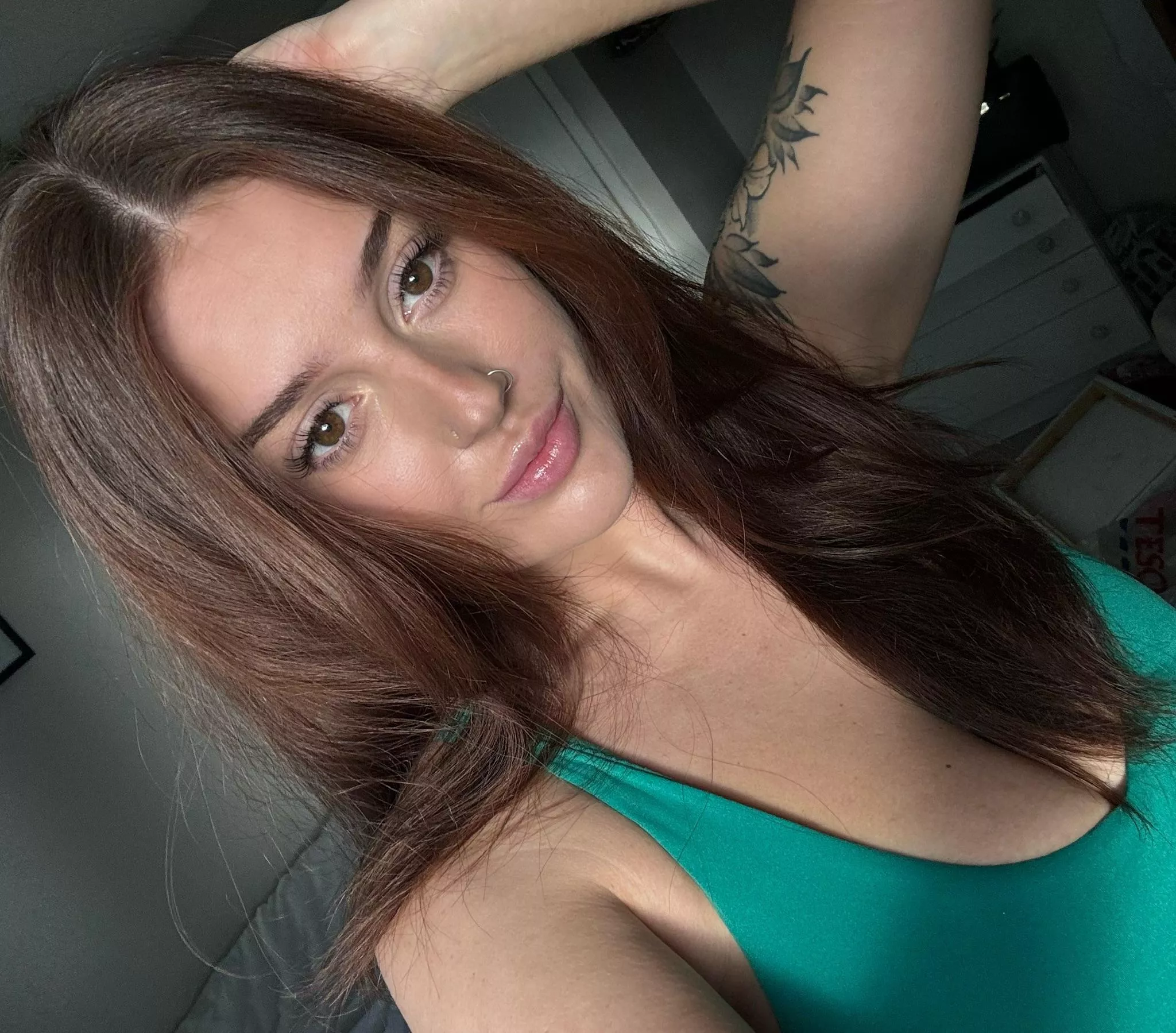 Anirose (@realanirose)