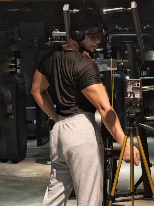 Any fans of JJK in here?