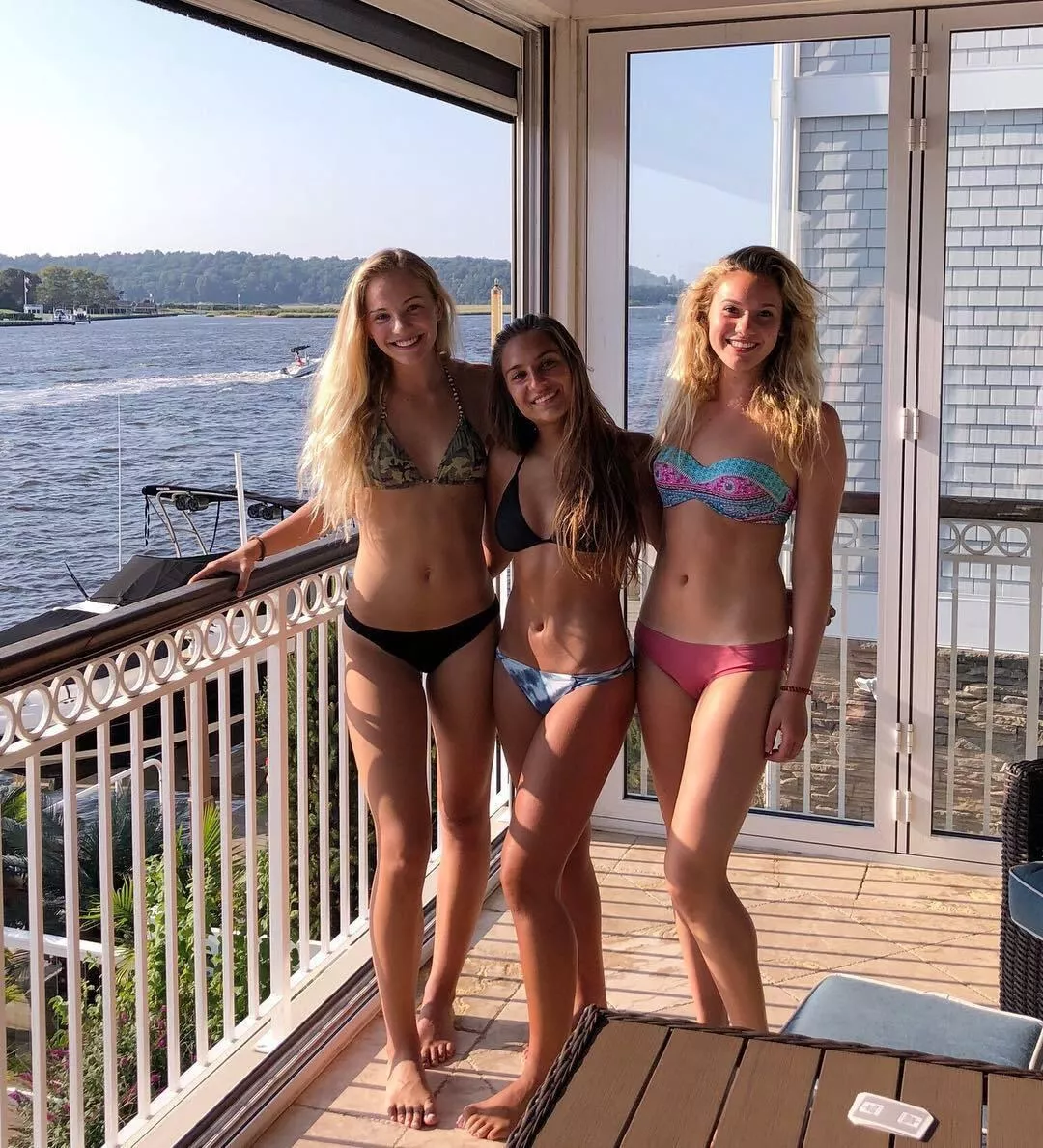 Balcony Babes