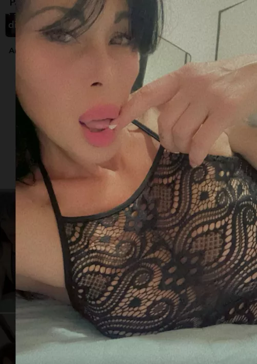 come to play with me