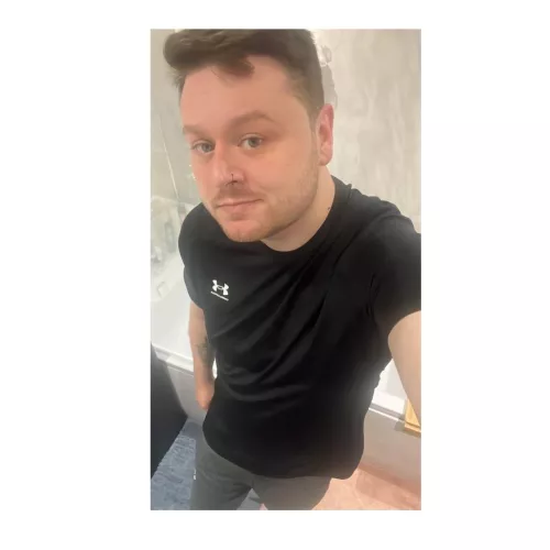 Do I look good in my gym gear?