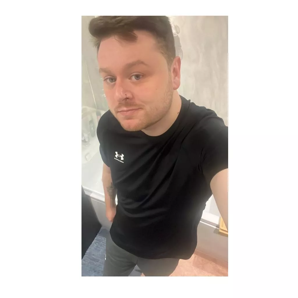 Do I look good in my gym gear? Do I look good in my gym gear?